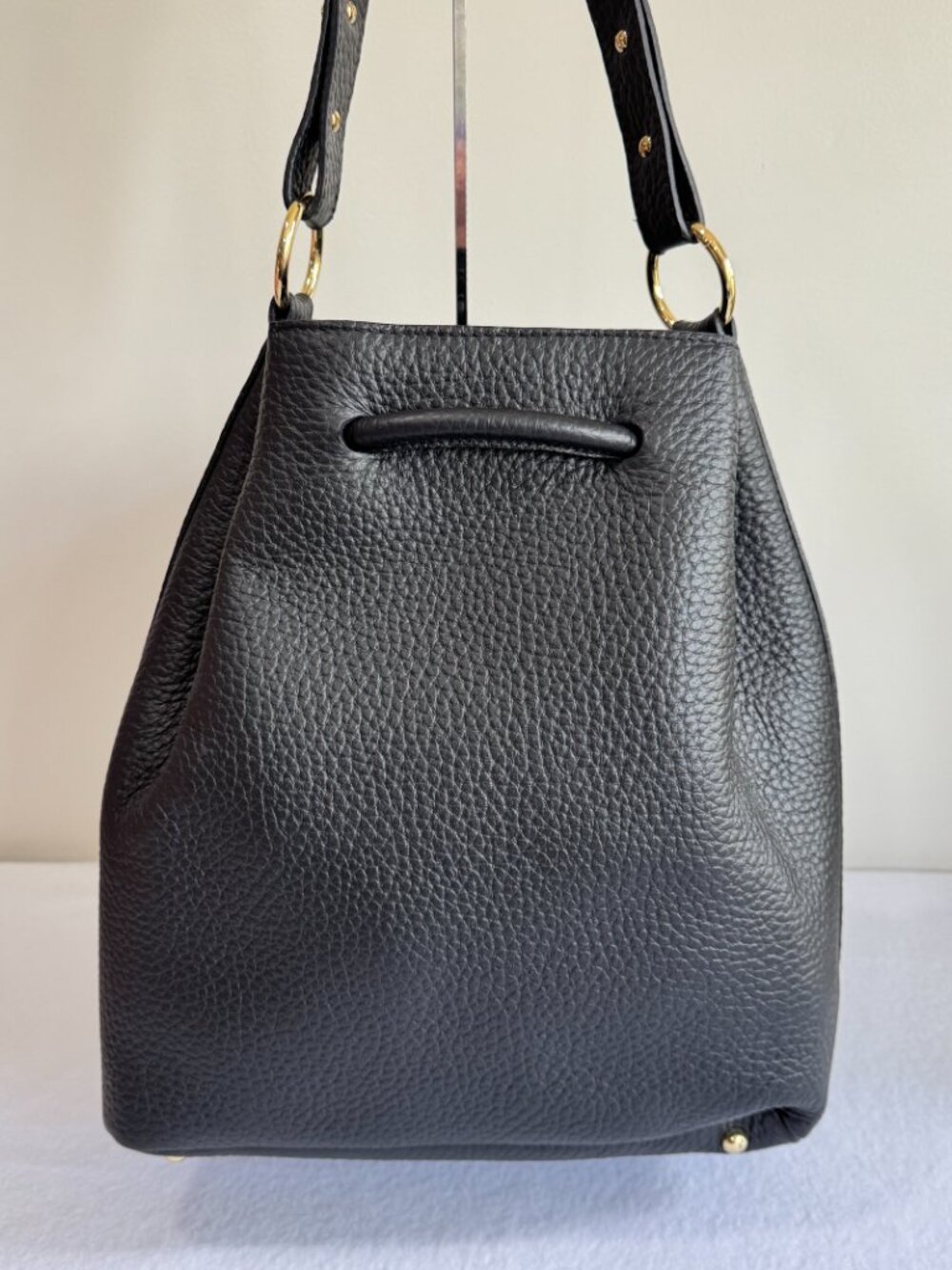 AMERAI Made in Italy 100% Italian Leather Linea Bucket Bag NWT - Picture 2 of 11